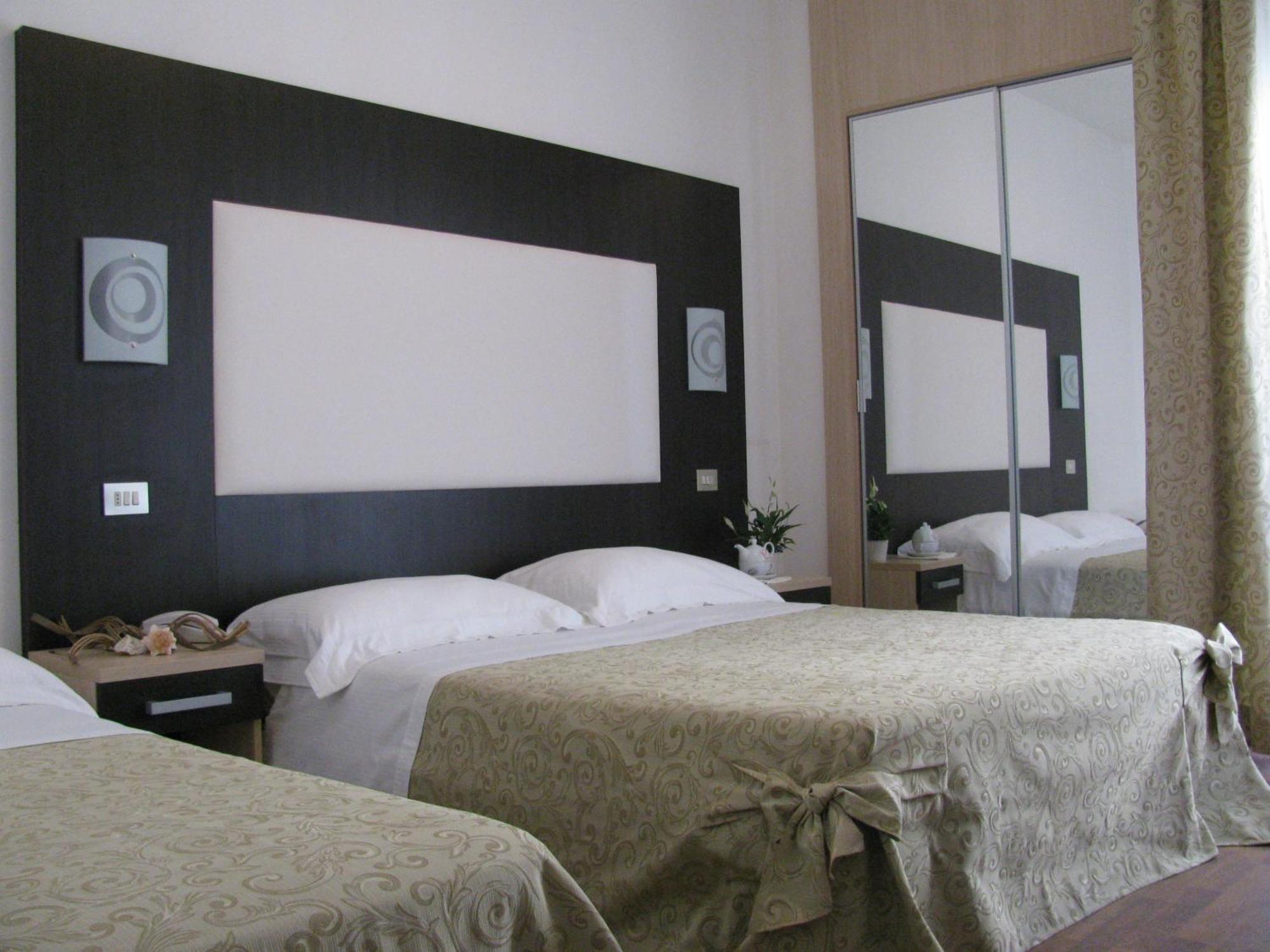 Hotel Baby B&B Milano Marittima Exterior photo