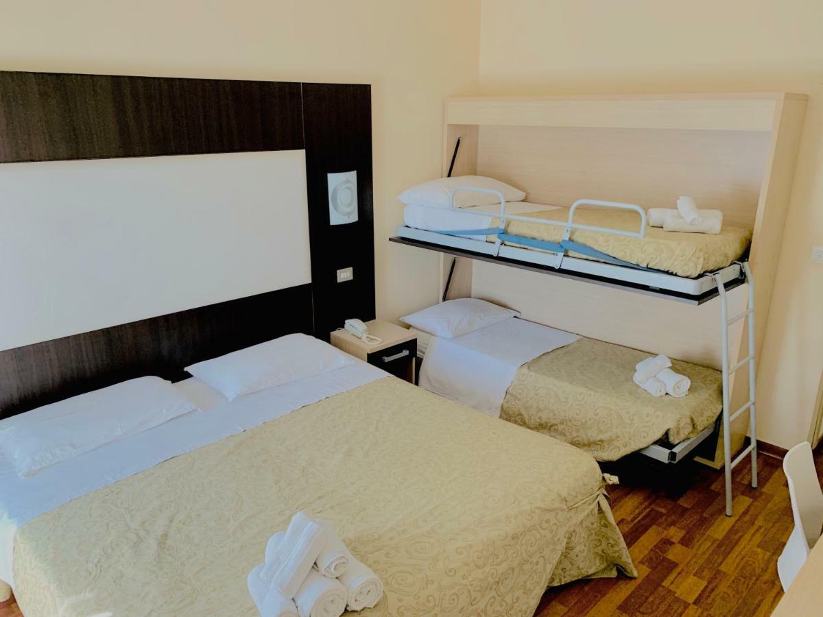 Hotel Baby B&B Milano Marittima Exterior photo