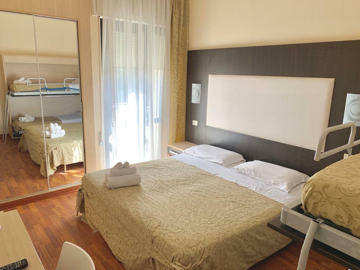 Hotel Baby B&B Milano Marittima Exterior photo